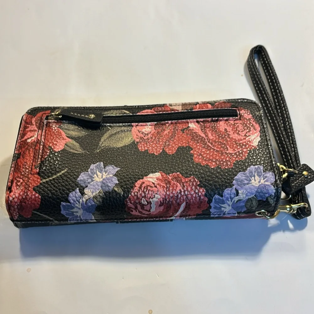 Stone Mountain floral clutch/wallet zippered pocket on back 2 on top 1 inside